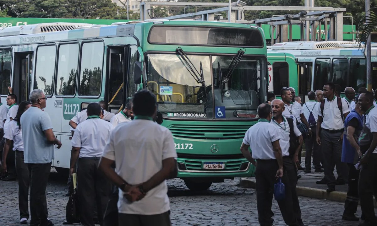 Rodoviários encerram greve e ônibus voltam às ruas em Salvador