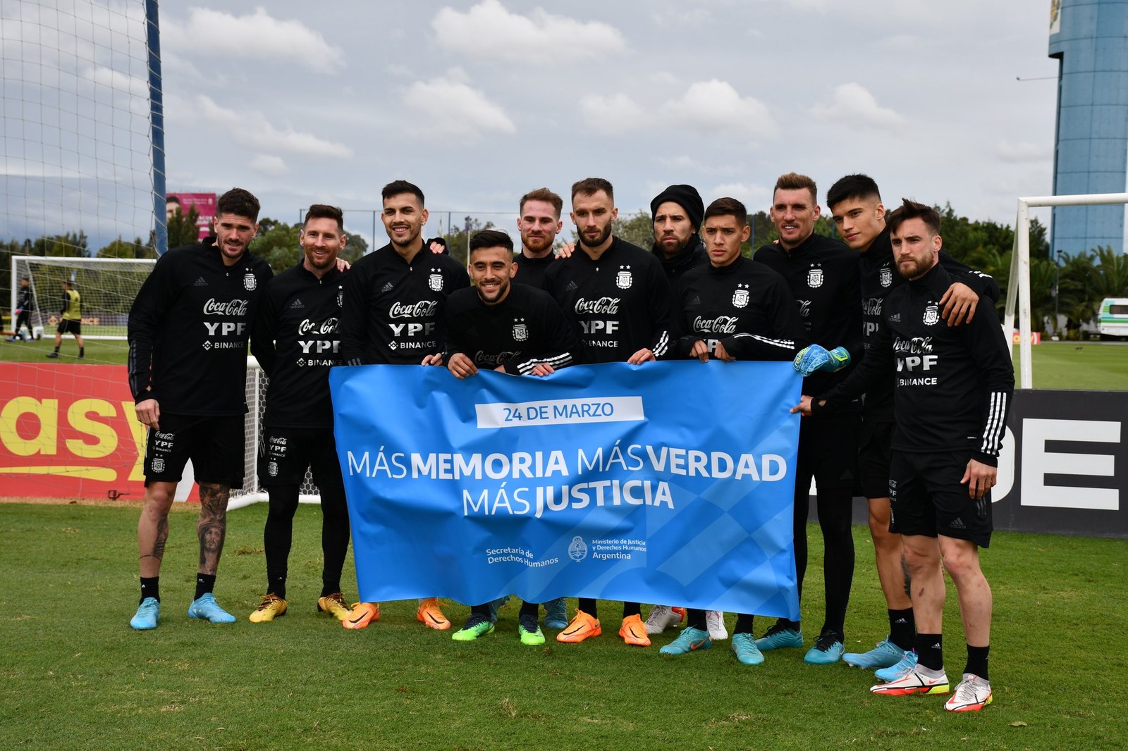 Argentina e Colômbia entram em campo nesta sexta pela Copa