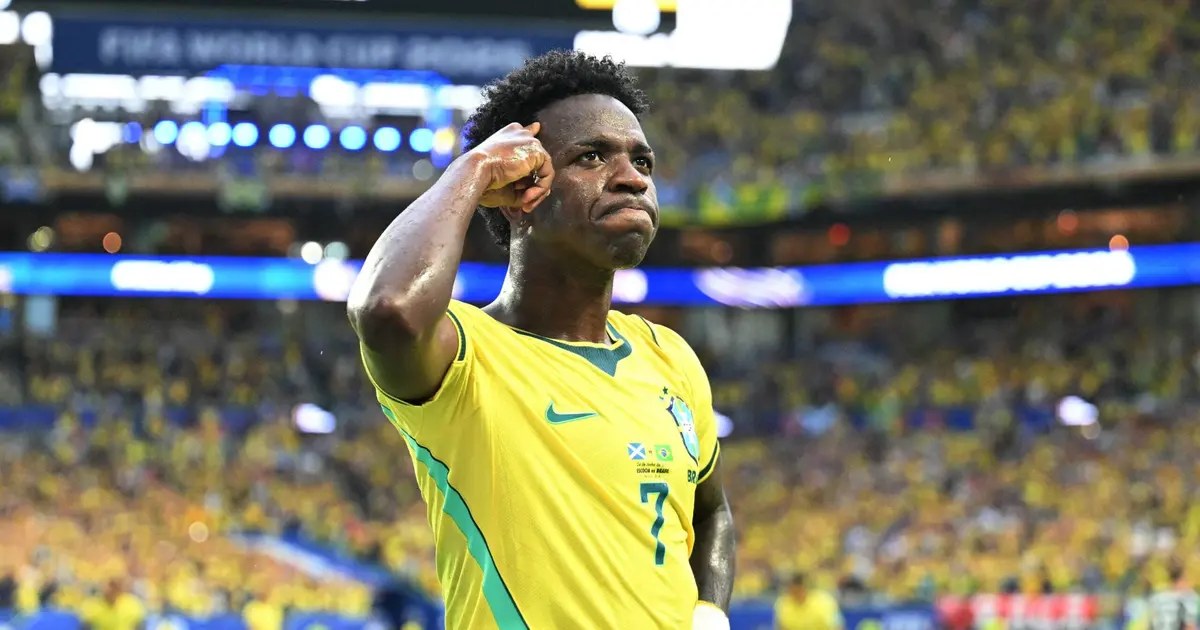Brasil vence a Escócia, lidera o Grupo C e avança no Mundial