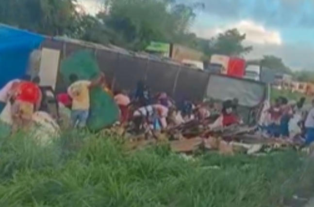 Batida grave deixa veículos destruídos e feridos no interior da Bahia