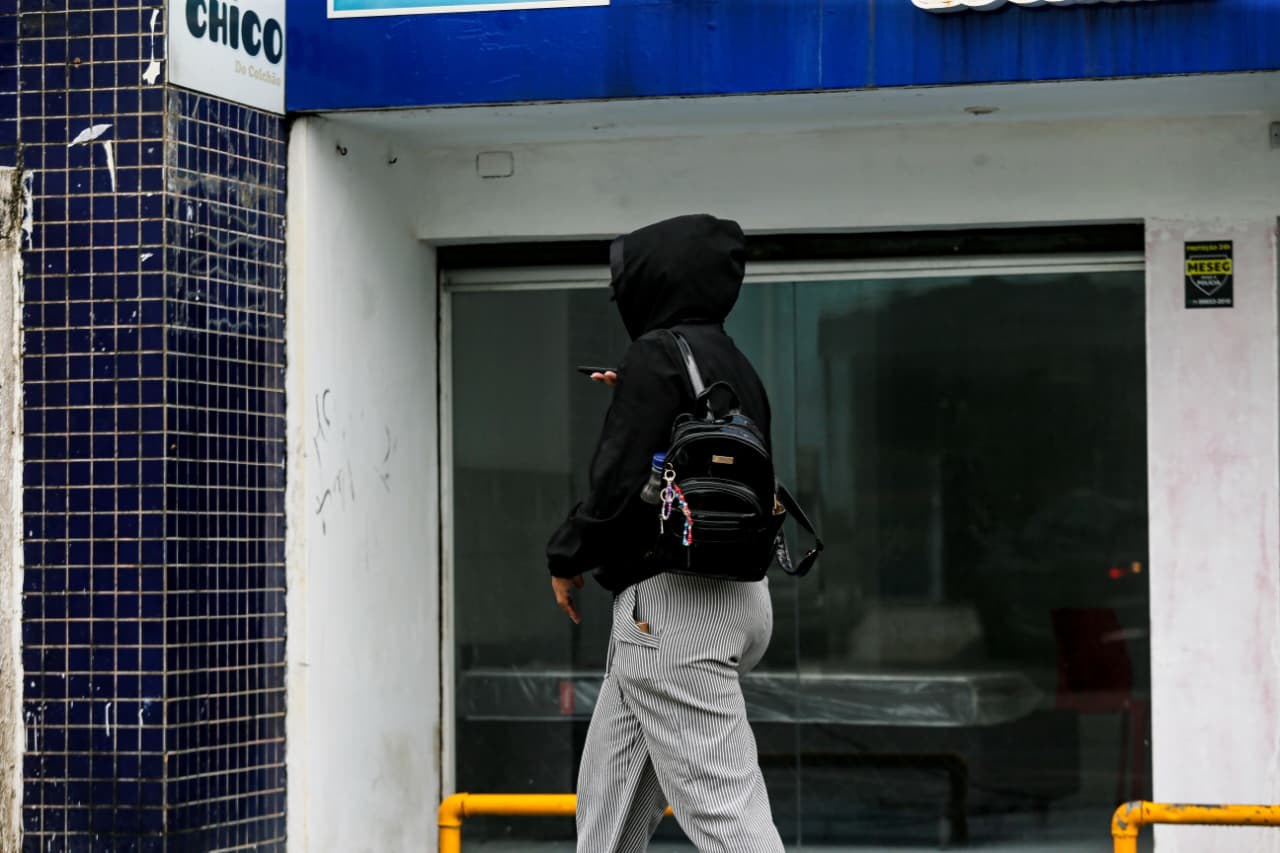 Chuvas deixam bairros de Salvador sem energia nesta sexta
