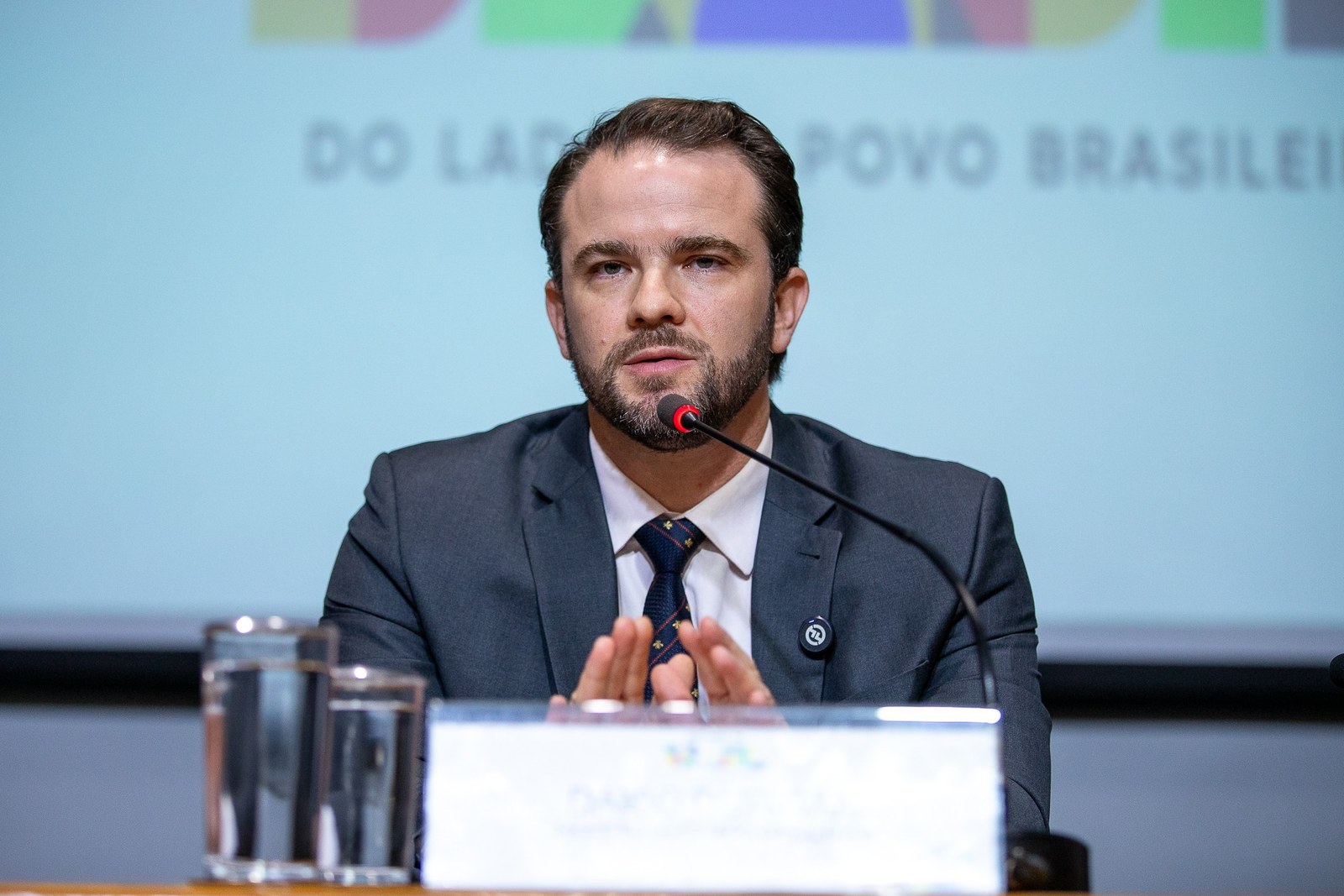 Parcela de pessimistas com a economia cai de 35% para 26%, aponta Datafolha