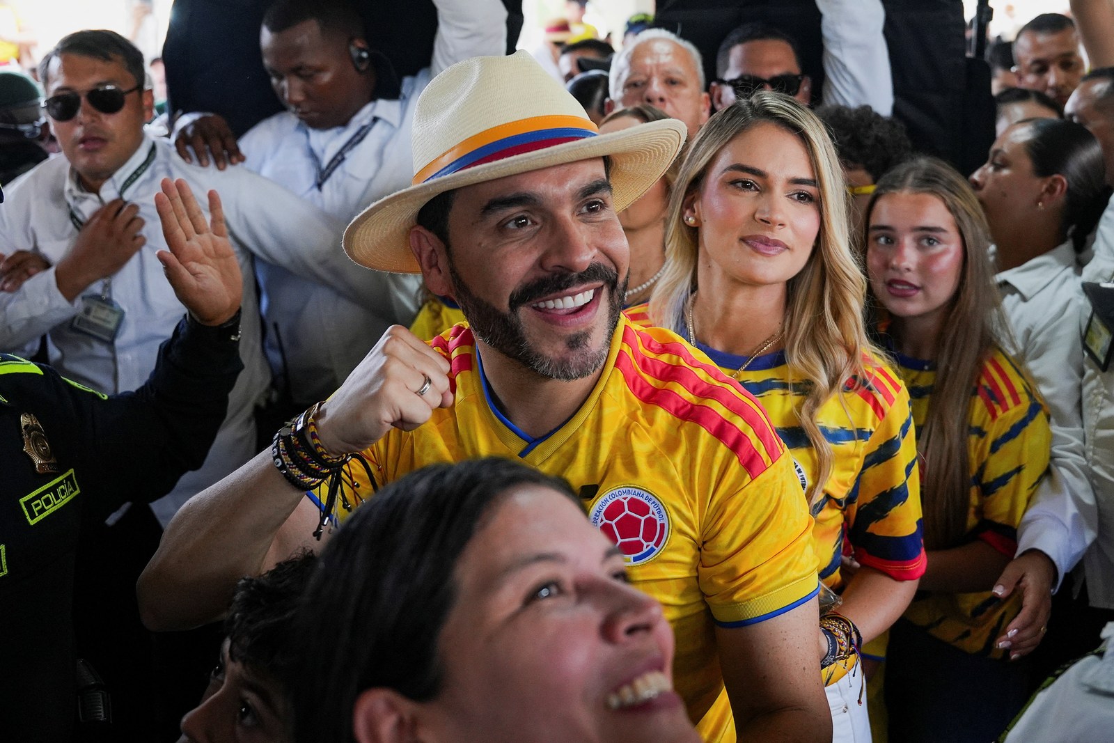 Candidato de direita vence eleição presidencial na Colômbia