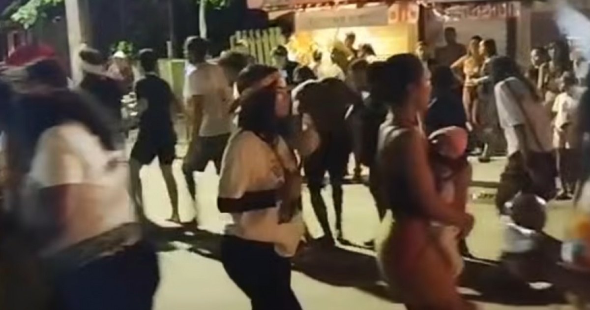 Indígenas protestam contra ordem de desocupação em rodovia de Arraial d’Ajuda