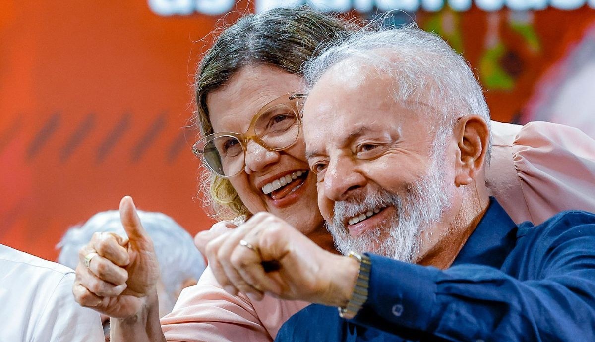 Lula anuncia nova liderança do governo no Senado após saída de Wagner