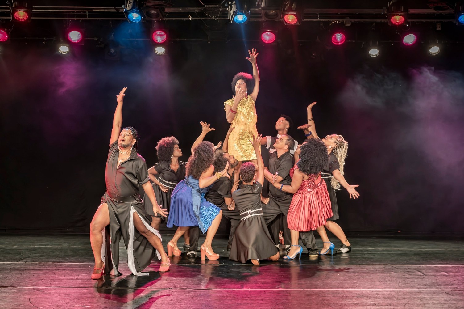 Musical sobre Elza Soares volta a Salvador com banda só de mulheres