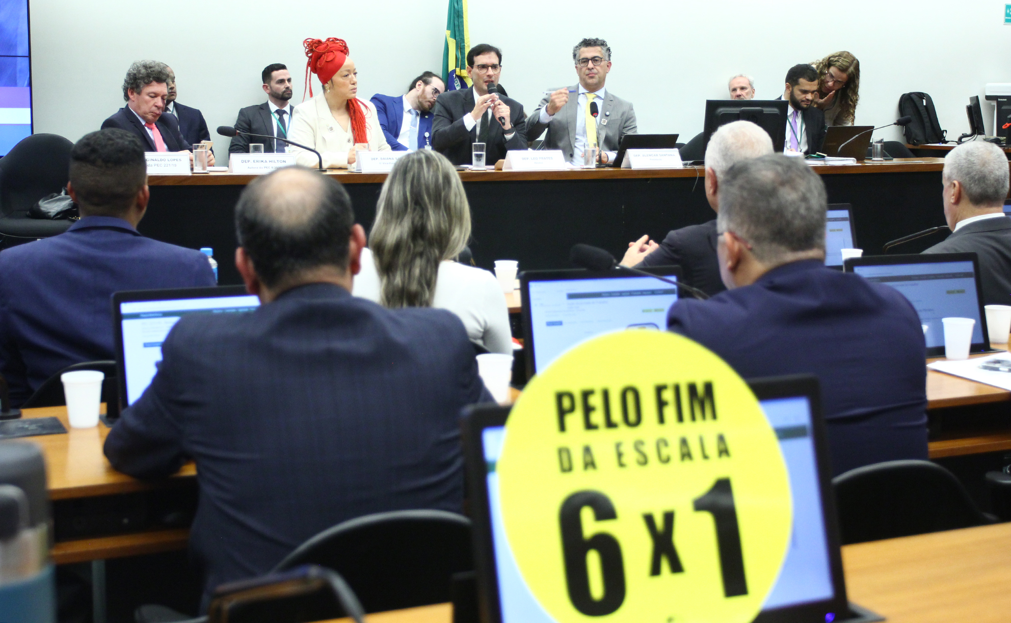 Senado deve analisar três propostas sobre o fim da escala 6x1