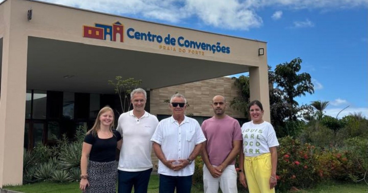 Praia do Forte recebe delegação da Alemanha e mira base da Copa Feminina