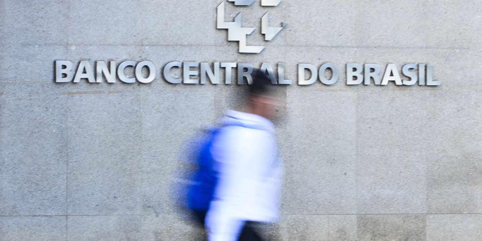 Risco de inflação superar o teto da meta sobe para 79%, diz BC