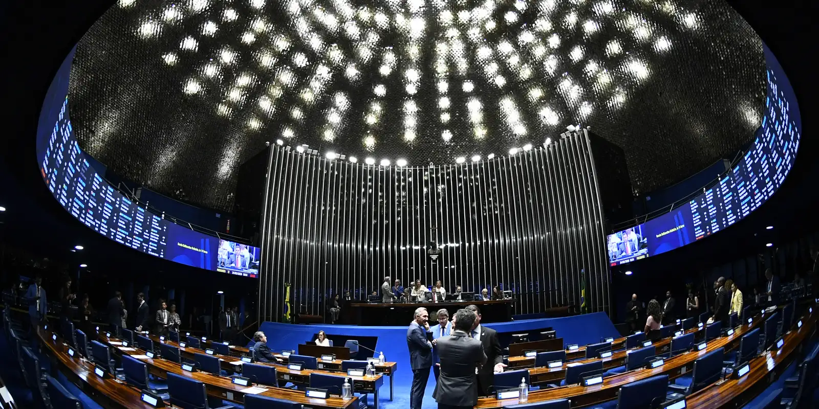 Senado aprova contrato de primeiro emprego com redução de encargos