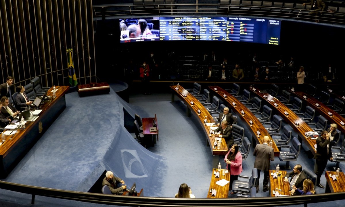 Senado vota aumento de penas para violência sexual digital contra crianças
