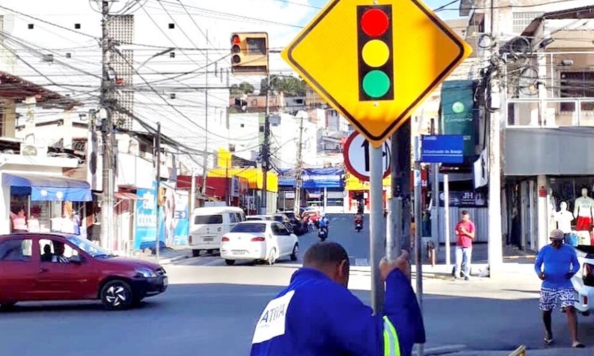 Simões Filho fecha contrato de R$ 8 milhões para manutenção de semáforos
