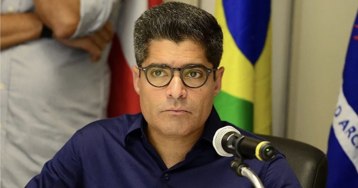 TRE-BA manda remover publicação de ACM Neto com imagem gerada por IA