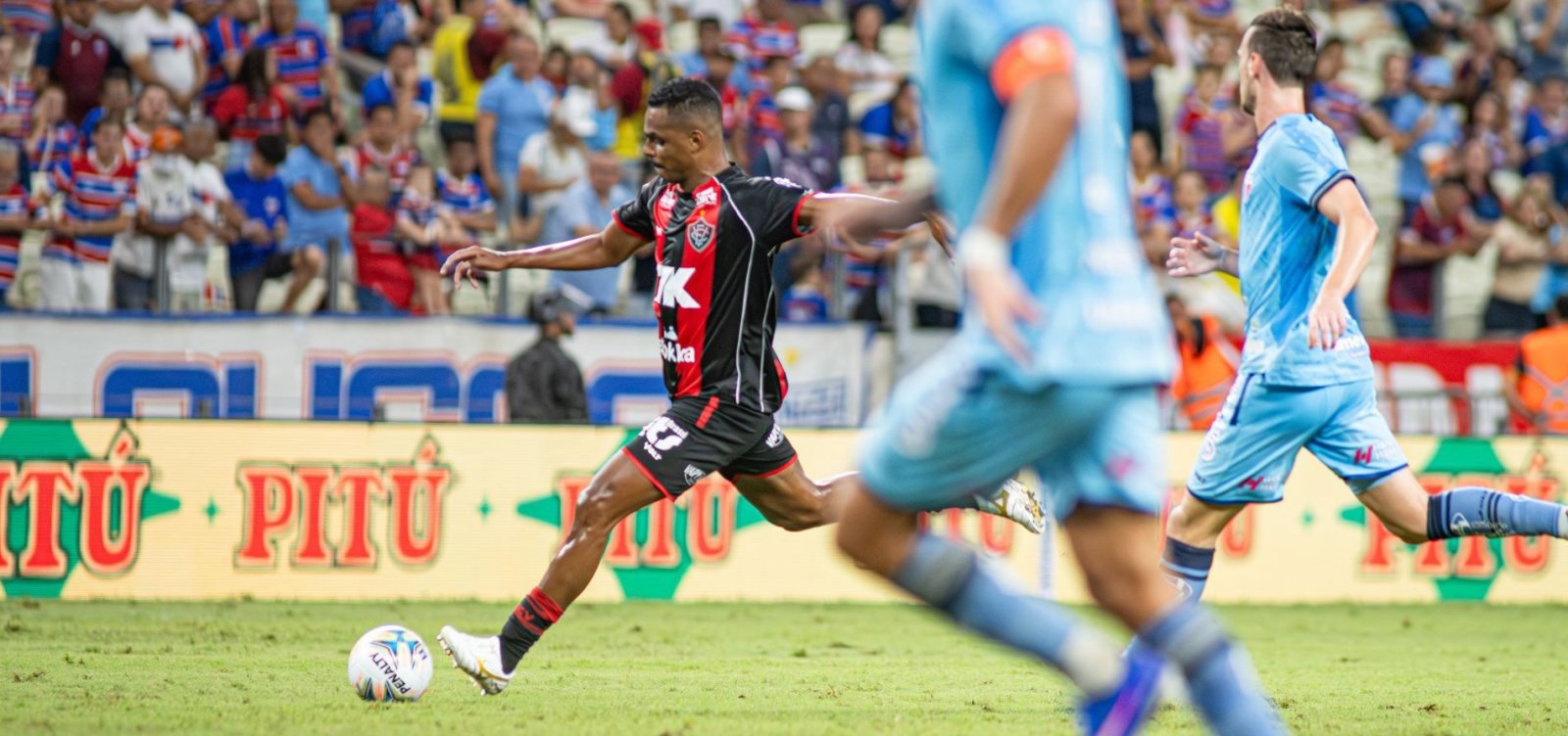 Vitória bate o Fortaleza e larga na frente na final da Copa do Nordeste